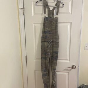 🧡 Women’s ‘Z Supply’ camouflage lounge overalls